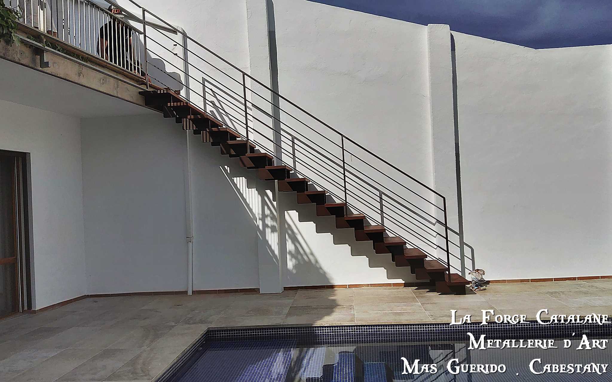 escalier double limons cremaillere marches en bois forge catalane.jpg